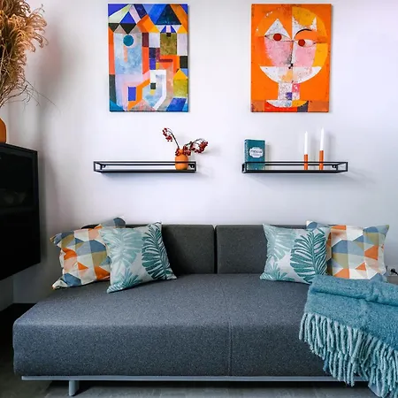 Vibe, Free Parking, In The Center